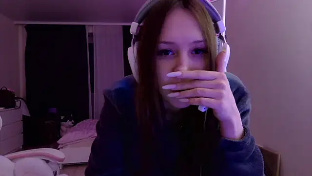 nelly_sweetgirl (F young) - take off my panties ?