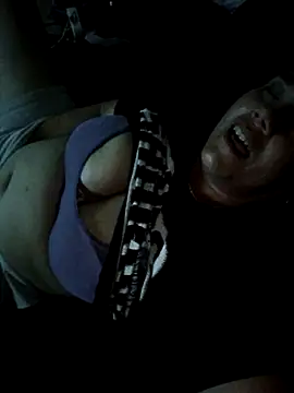 Webcam Model (Off_the_Lesh) is live