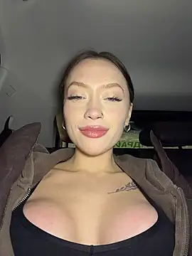 citylynx (F young) - Roll top and boounce and rub naked tits