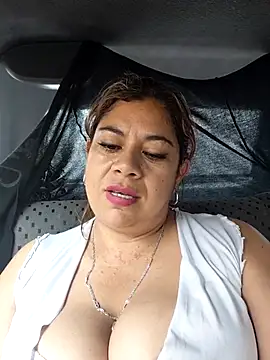 Webcam Model (Laura-Hernandez)  is live.Free join now!