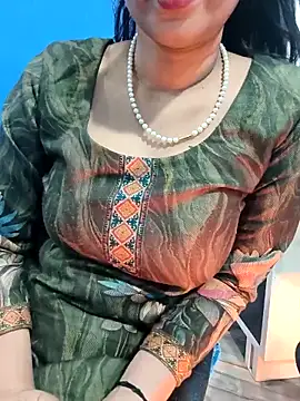 Webcam Model (jaan-step)  is live.Free join now!