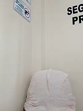 hannah-colx - Hannah-colx's free webcam - UK Sex Cams