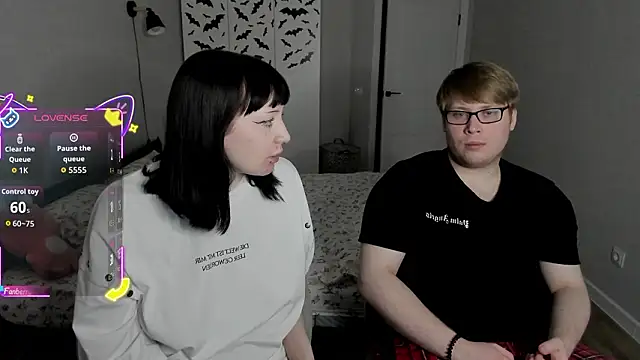 jaymollyy (Ask my age) - blowjob under table