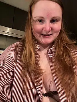 GingerSnap33 Live Webcam on Stripchat