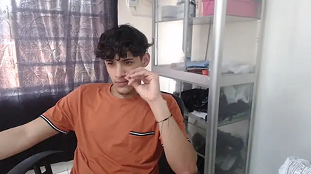 MaxStar26 Live Webcam on Stripchat