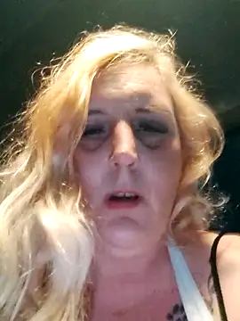 Webcam Model (BecciDeluxe)  is live.Free join now!