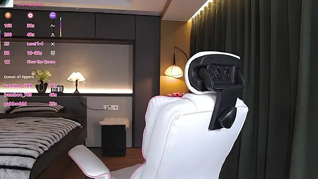 AYW-21 Live Webcam on Stripchat