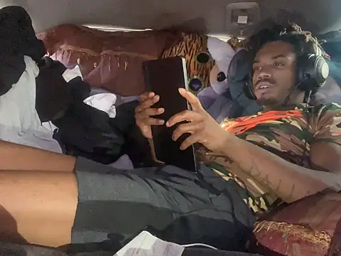 slimecrownzout5 - SlimeCrownzOut5's free webcam