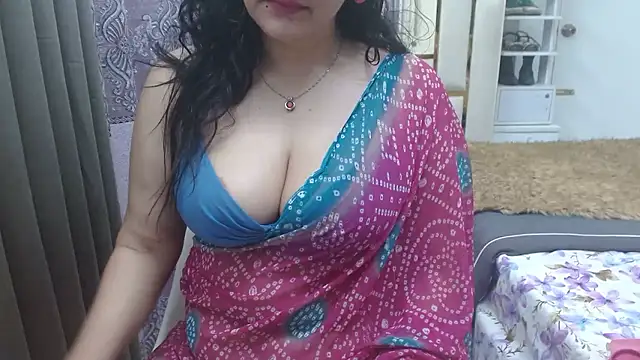 lovelywife786 (F young) - show my ass