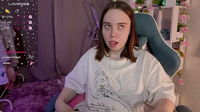 lunalyna - Lunalyna's free webcam