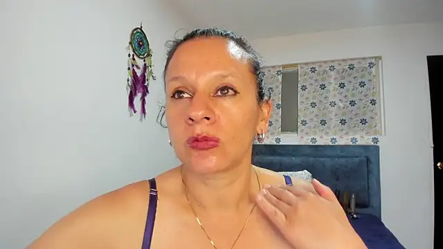 sofi_saliva2511 - Sofi_saliva2511's free webcam