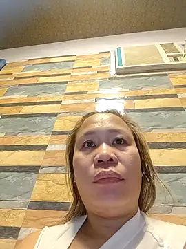 squirtshantal - Squirtshantal's free webcam