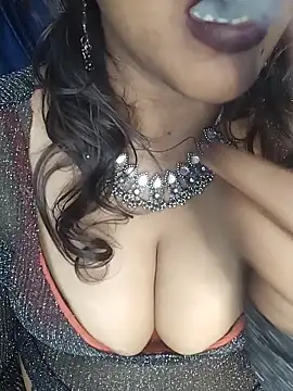 SEXYY_TRANSY_WITH_GIRL