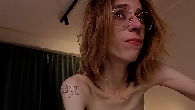 amber_quell_here (F young) - naked