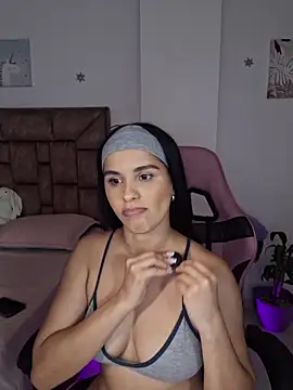 Webcam Model (heyshaa)  is live.Free join now!