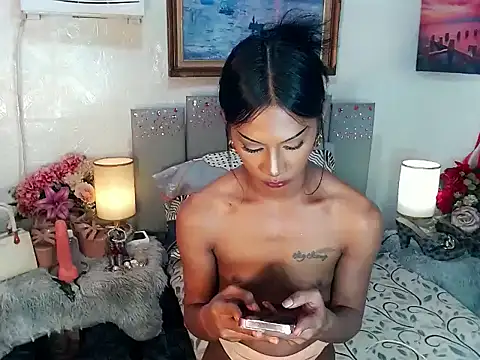 Tarah_MC_Collins webcam