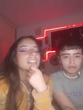 AlexxaAndRileyy webcam