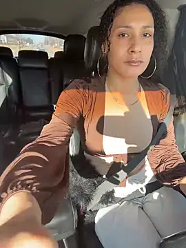 Webcam Model (FerrariFrench)  is live.Free join now!