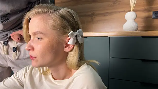 adelovenick - Adelovenick's free webcam - UK Sex Cams