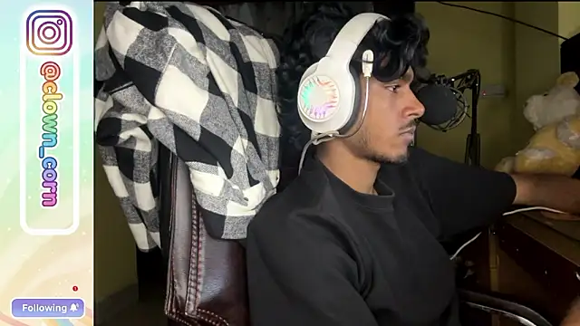 ravenkisses (M twink) - ass flashoffs