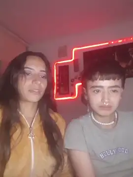 AlexxaAndRileyy Live Webcam on Stripchat