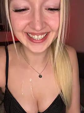 emilypeperoni Live Webcam on Stripchat