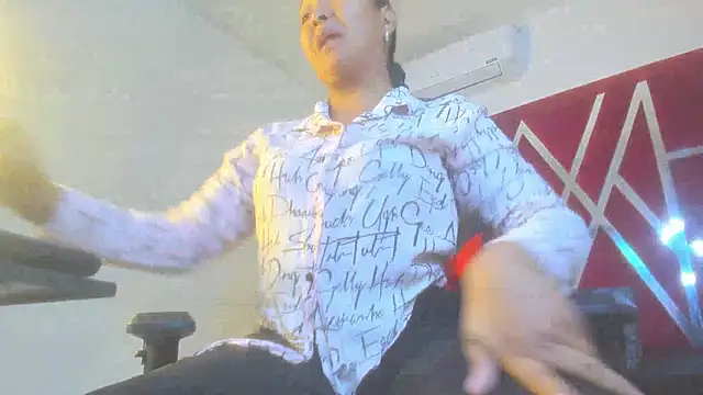 sweetdesireasm - Sweetdesireasm's free webcam