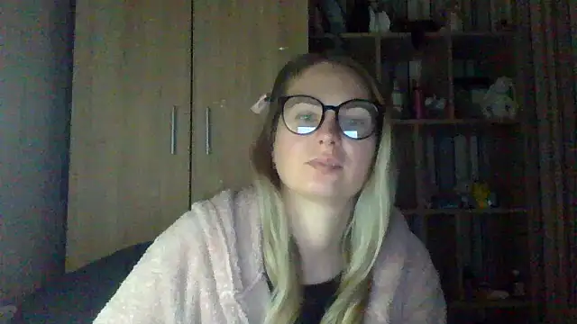 vikilove765 - VikiLove765's free webcam