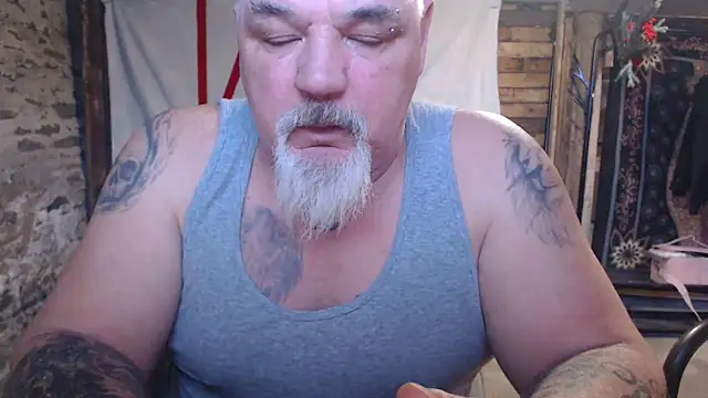 newfiesausage1972 - Newfiesausage1972's free webcam