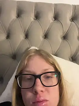 rosielovexoxx - RosieLovexoxx's free webcam