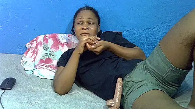 blondiebitch - BlondieBitch's free webcam