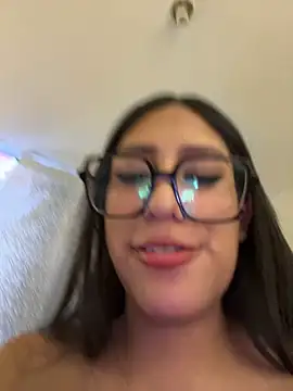 Webcam Model (AleFantasy000001Peru) is live