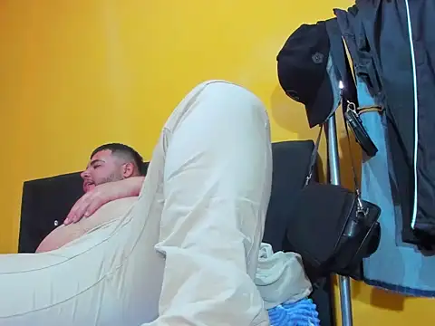 gainer_chubby_hot - Gainer_chubby_hot's free webcam - UK Sex Cams