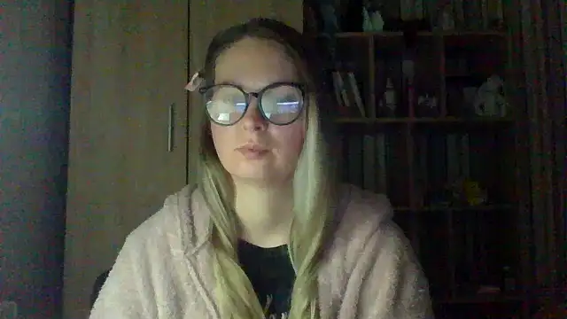 VikiLove765 webcam