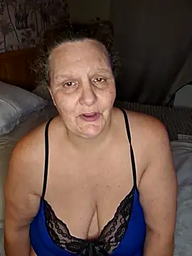 Webcam Model (MissQueenBeex)  is live.Free join now!