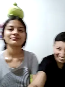 Mei_and_Gaby webcam