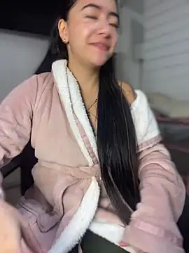 AuroraJohns_Pink webcam