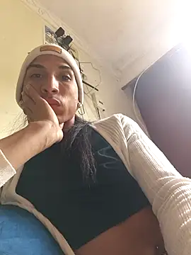 brunettehot77 webcam