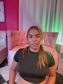 miasizzle - MiaSizzle's free webcam - UK Sex Cams