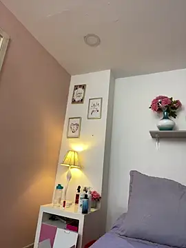 Webcam Model (LauraRaider)  is live.Free join now!