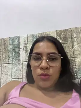 Webcam Model (Valery_lux16)  is live.Free join now!