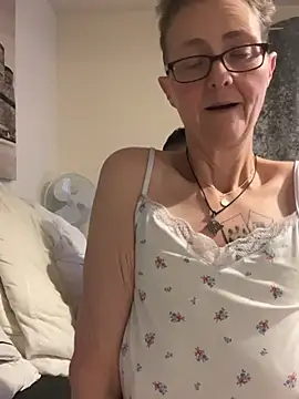 Curvy-Jinx Live Webcam on Stripchat