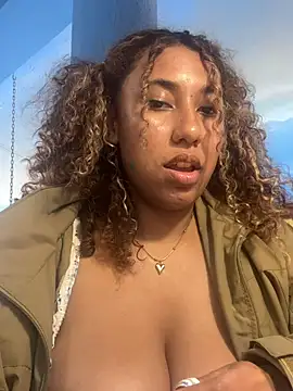 lauraltt Live Webcam on Stripchat