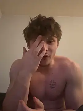 lucas328706 (M twink) - Je me met en calecon