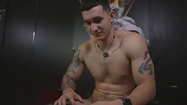 jacksonolsenn (M twink) - naked all