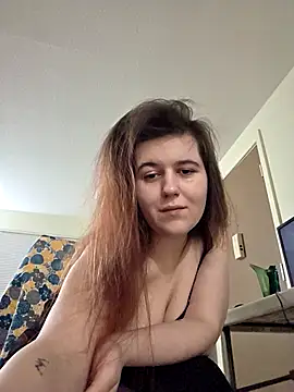 Webcam Model (Ashlovescannabis)  is live.Free join now!