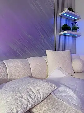 KirstieVegas's Stripchat show and profile