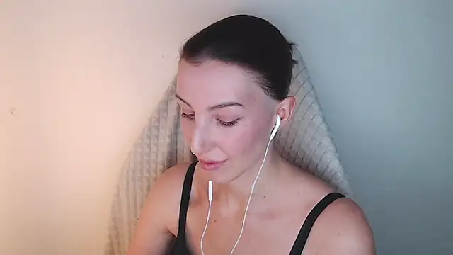 -allure- - -Allure-'s free webcam