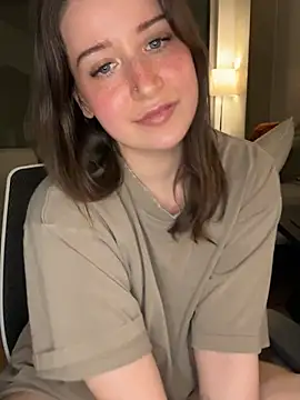 nerdynina - Nerdynina's free webcam