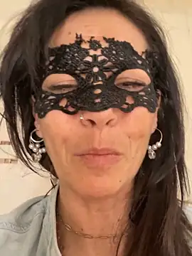 emyskinny85 - EmySkinny85's free webcam